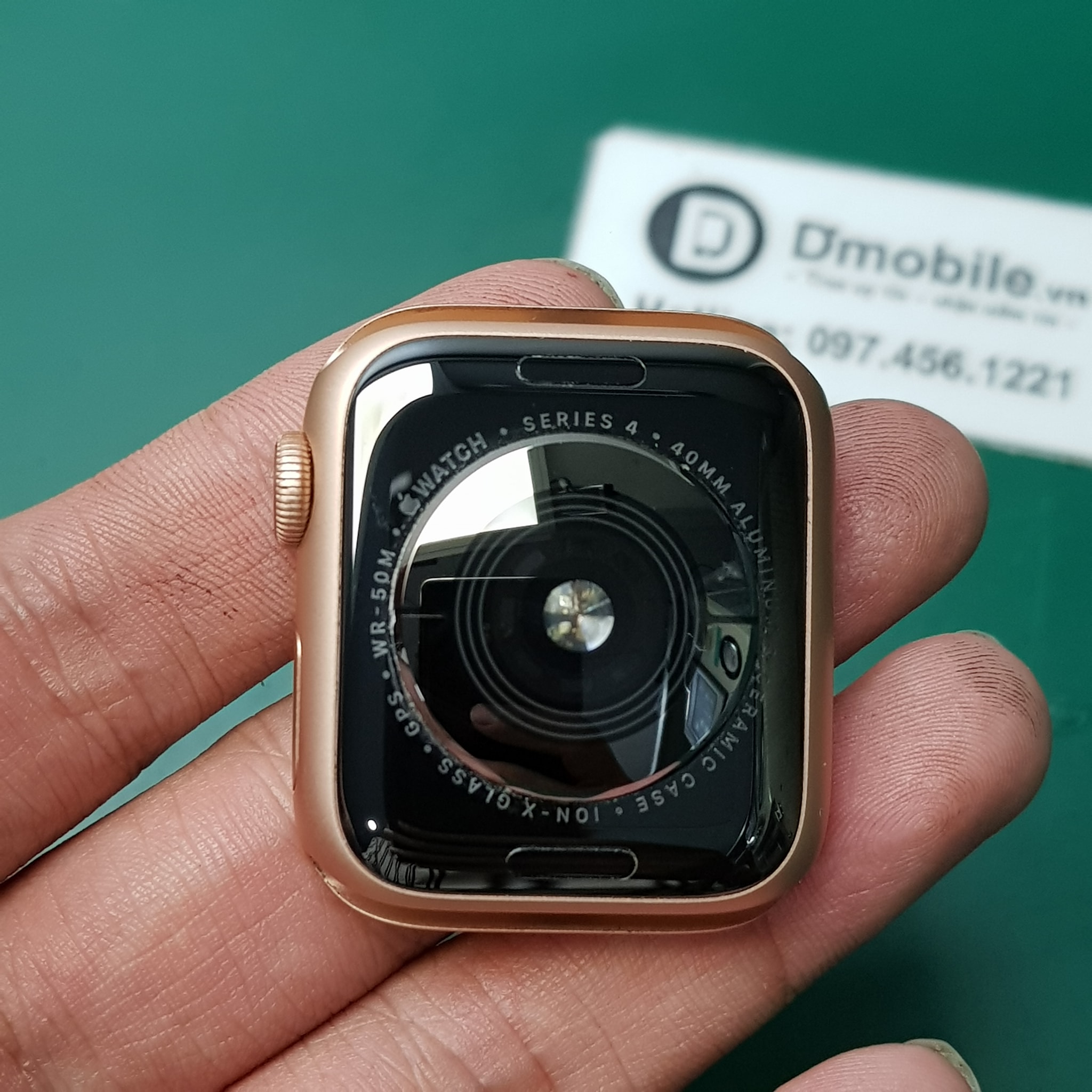 thay mặt kính sau Apple Watch series 4